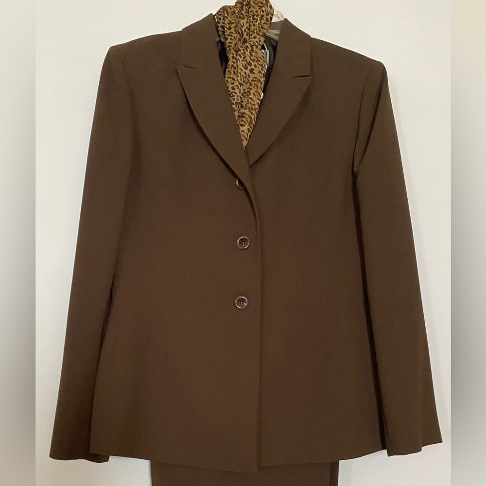 Petite pants suit with scarf - Picture 15 of 16